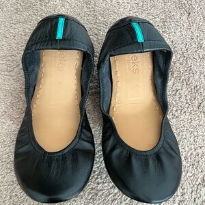 Matte Black Tieks flats size 8